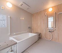 設備の整った浴室