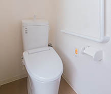 広い間口の専用トイレ